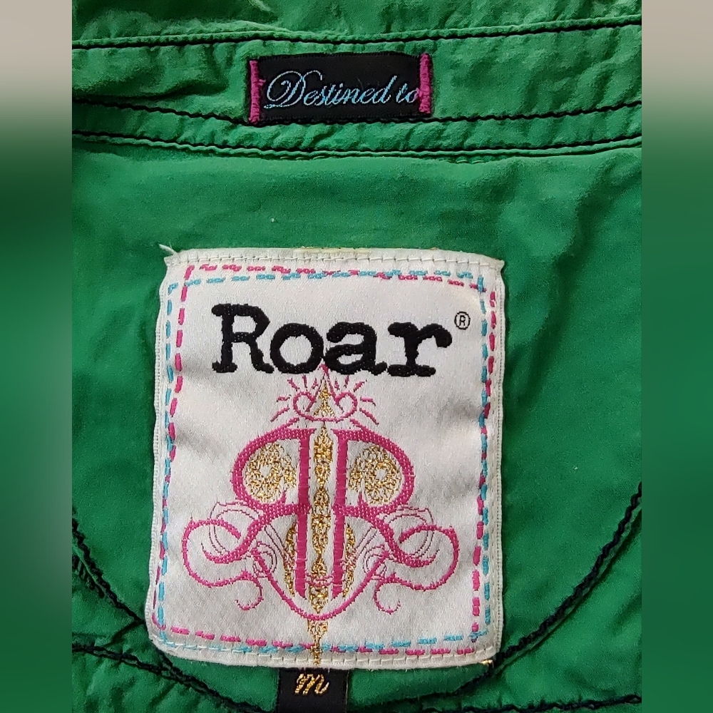 Green rhinestone sequenced roar button down - Picture 10 of 14